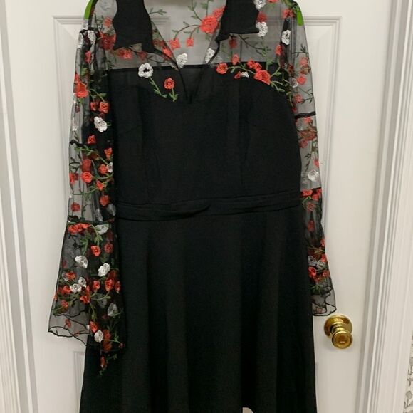 Size XXXL cocktail dress. Black with sheer embroidery shoulders & sleeves - Picture 2 of 10